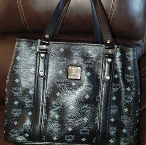 MCM  black vesitos totebag